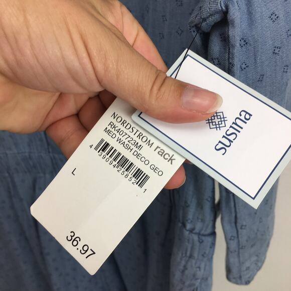 Susina L V-Neck Stripe Chambray Romper RK407723MI - Picture 9 of 14